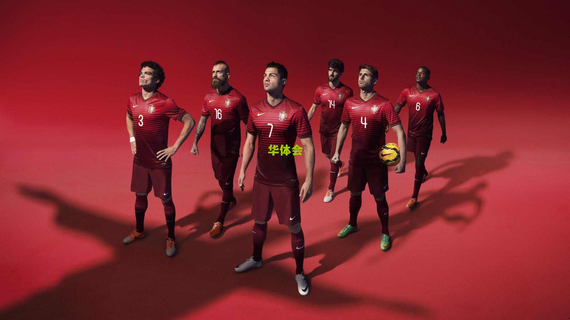 克劳奇惊喜空降法纳姆镇!传奇前锋客串一日领队引爆社区,助球队成功募款