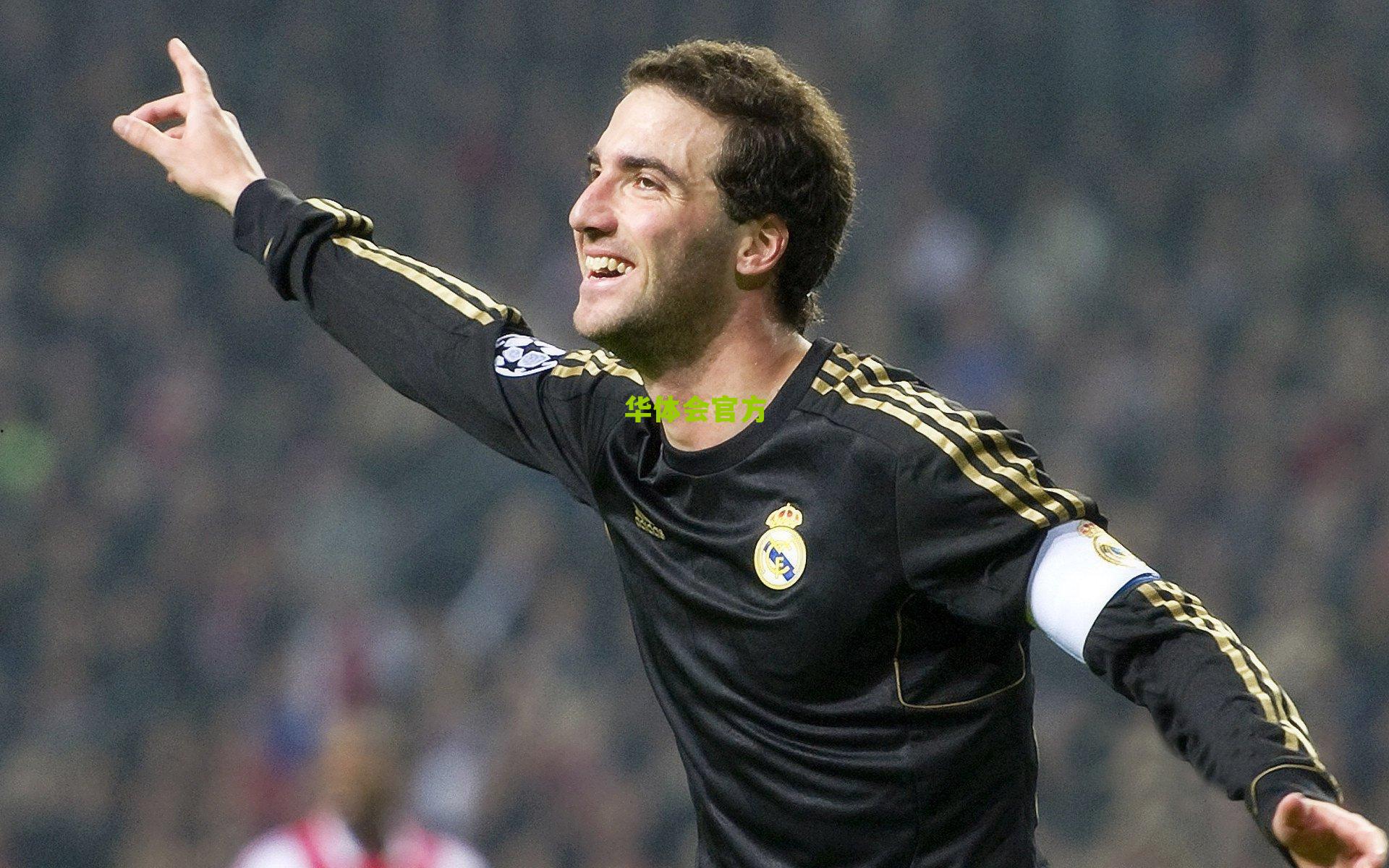 曼联送别奥纳纳,更衣室搞笑视频引爆网络,温情与欢笑并存